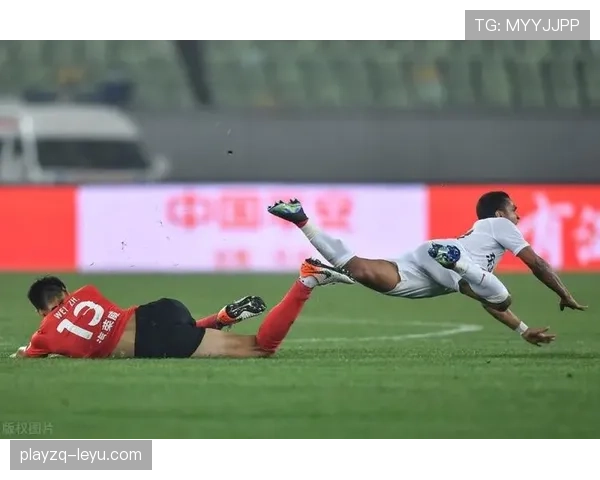 荷甲联赛争议判罚引热议