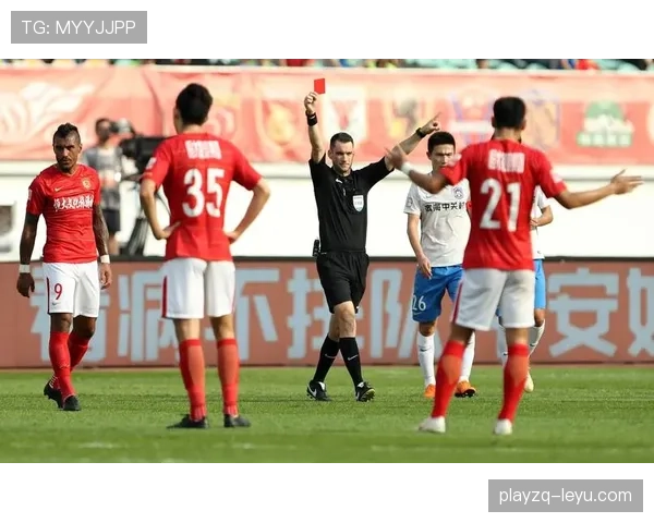 规则拆解型：比赛官员如何分工？主裁、边裁、VAR各司其职详解