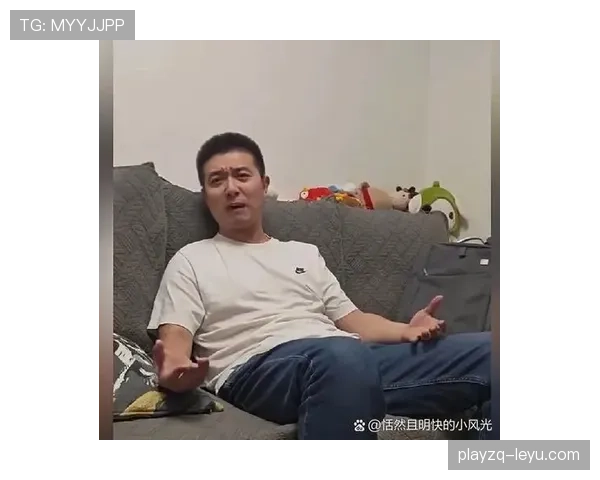 刷到袁悦度假照那刻，我把工资条翻了三遍